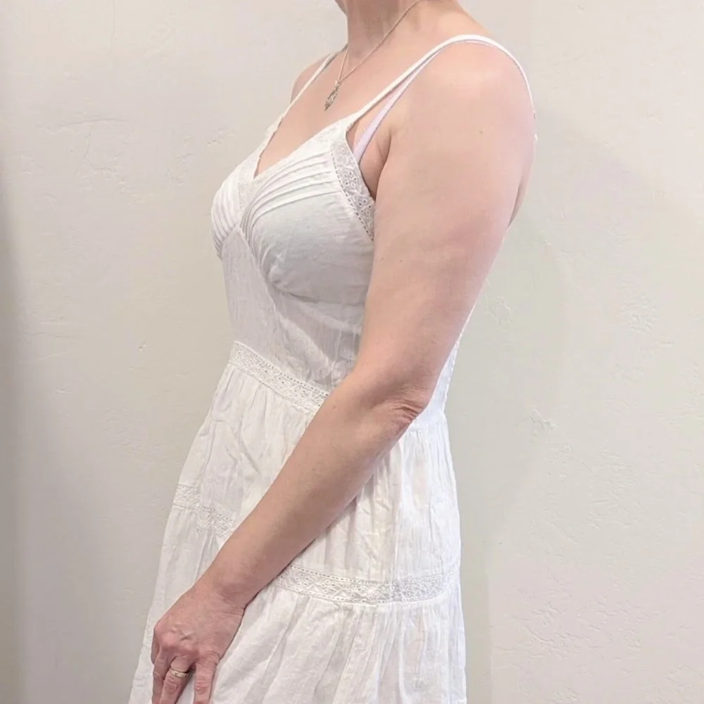 SOLD -- NWOT 🌸 SUBTLE LUXURY White Floral Eyelet Cotton Smocked Dress - Sm/Med - Picture 5 of 8